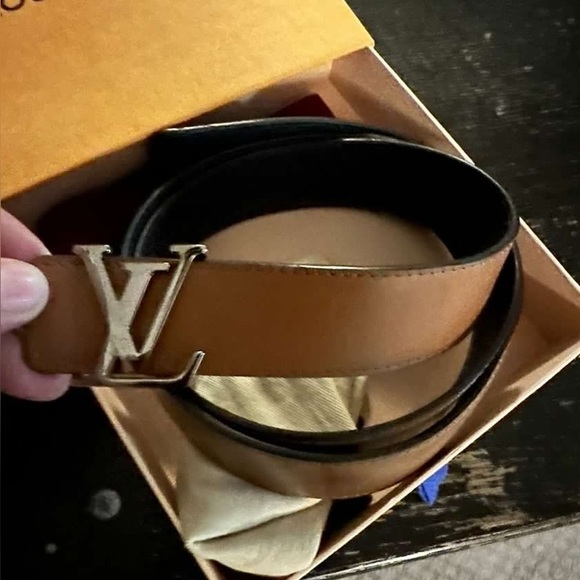 Louie Vuitton Belt, it is reversible Blue/ Brown - Picture 1 of 2